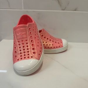 SOLD Natives pink glitter size 8